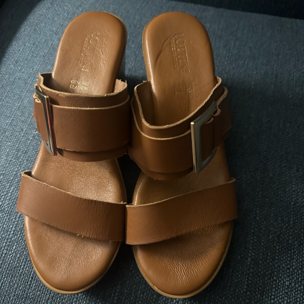 Women’s Tan Platform Wedge Sandals
